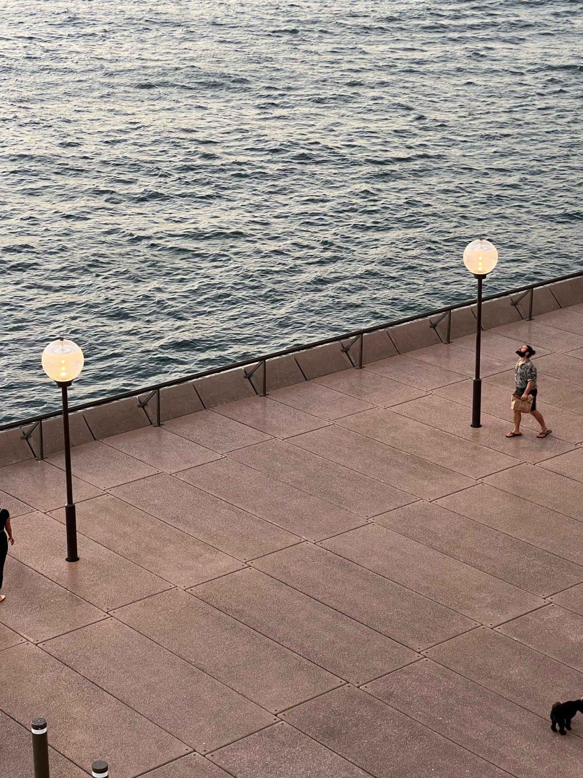 보이지 않는 것과&nbsp;경쟁하세요?